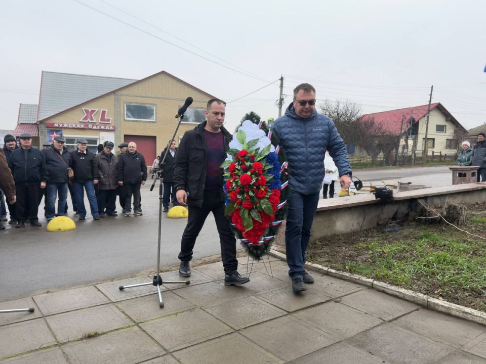Митинг-возложение: в Марковском округе почтили подвиг ликвидаторов Чернобыльской катастрофы Митинг-возложение: в Марковском округе почтили подвиг ликвидаторов Чернобыльской катастрофы