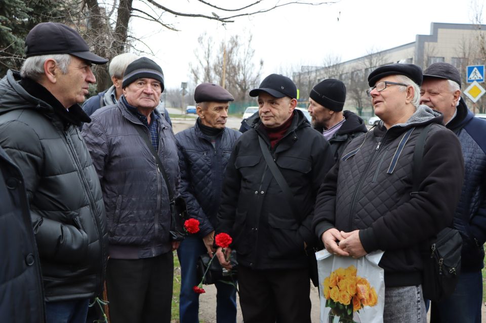 Евгений Бондарь: В Лутугино почтили участников ликвидации аварии на Чернобыльской АЭС Евгений Бондарь: В Лутугино почтили участников ликвидации аварии на Чернобыльской АЭС