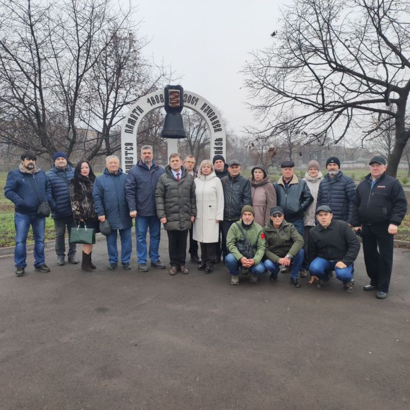 Роман Лысенко: 30 ноября 1986 года было завершено строительство «саркофага» — бетонного купола, который накрыл разрушенный четвёртый энергоблок Чернобыльской АЭС, остановив распространение радиоактивного загрязнения Роман Лысенко: 30 ноября 1986 года было завершено строительство «саркофага» — бетонного купола, который накрыл разрушенный четвёртый энергоблок Чернобыльской АЭС, остановив распространение радиоактивного загрязнения