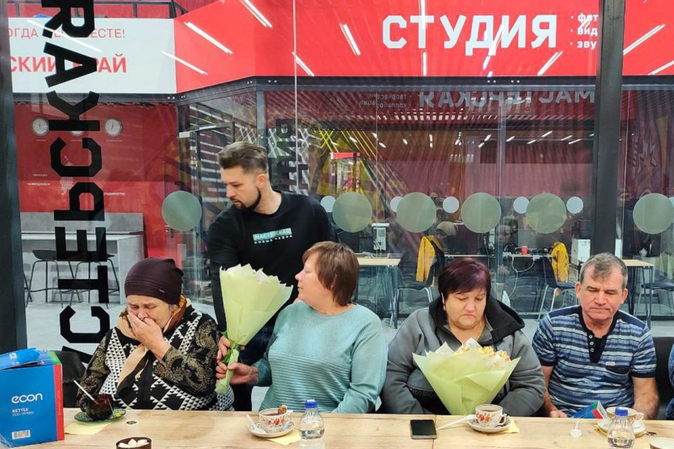 Встреча актива КСВО Луганска с близкими погибших из 12-го БТРО Свердловска Встреча актива КСВО Луганска с близкими погибших из 12-го БТРО Свердловска