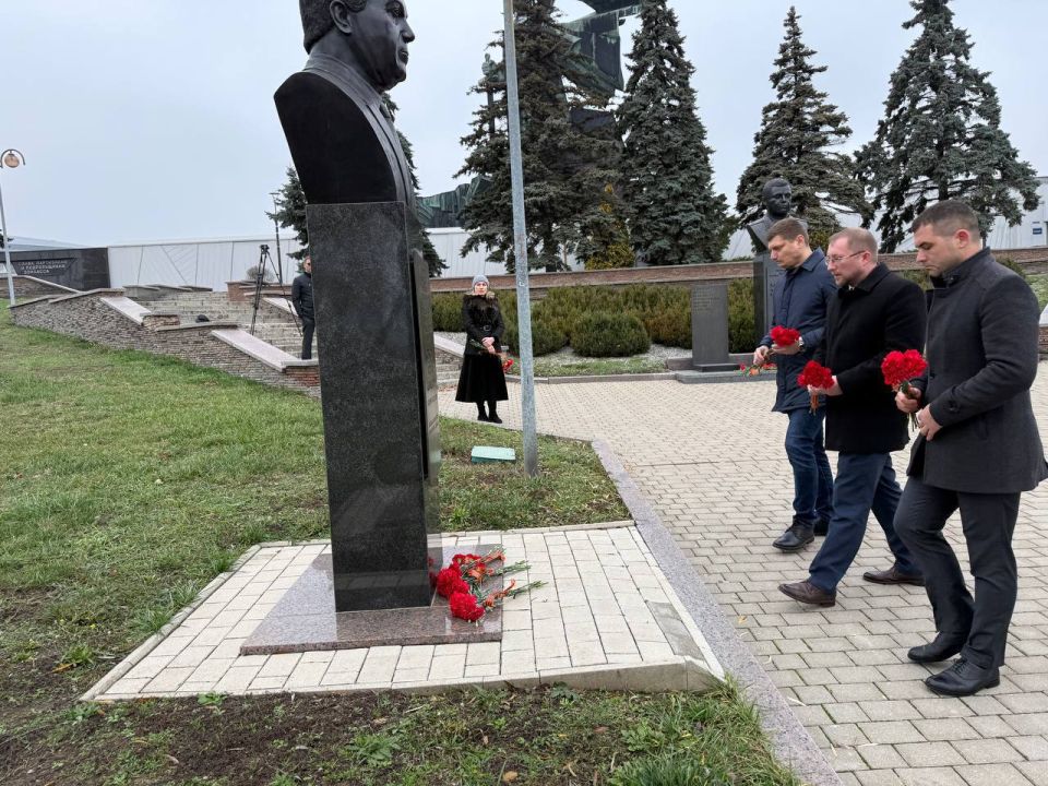 Память формируется делами: сегодня мы вспомнили тех, кто повлиял на судьбу Донбасса Память формируется делами: сегодня мы вспомнили тех, кто повлиял на судьбу Донбасса