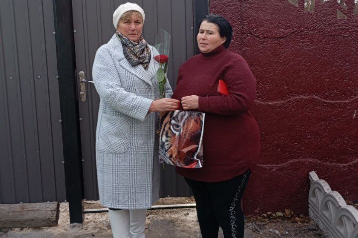 Материнское сердце, которое согреет каждого бойца: Многодетная мама из ЛНР помогает участникам СВО и их семьям Материнское сердце, которое согреет каждого бойца: Многодетная мама из ЛНР помогает участникам СВО и их семьям