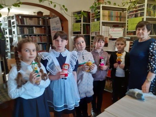 Накануне праздника Дня матери в пгт Городище прошло очередное праздничное заседание познавательно-развлекательного клуба "Встреча" библиотеки № 21, на котором прозвучали поздравления от заведующей библиотекой Любови... Накануне праздника Дня матери в пгт Городище прошло очередное праздничное заседание познавательно-развлекательного клуба "Встреча" библиотеки № 21, на котором прозвучали поздравления от заведующей библиотекой Любови...