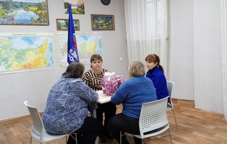 В преддверии праздника Секретарь первичного отделения партии «Единая Россия» №30 Полина Яшина и коллектив МБУ «КЦГБ им. Н.К. Крупской» поздравили мам и жён участников СВО, женщин, чьи сердца хранят самую важную силу... В преддверии праздника Секретарь первичного отделения партии «Единая Россия» №30 Полина Яшина и коллектив МБУ «КЦГБ им. Н.К. Крупской» поздравили мам и жён участников СВО, женщин, чьи сердца хранят самую важную силу...