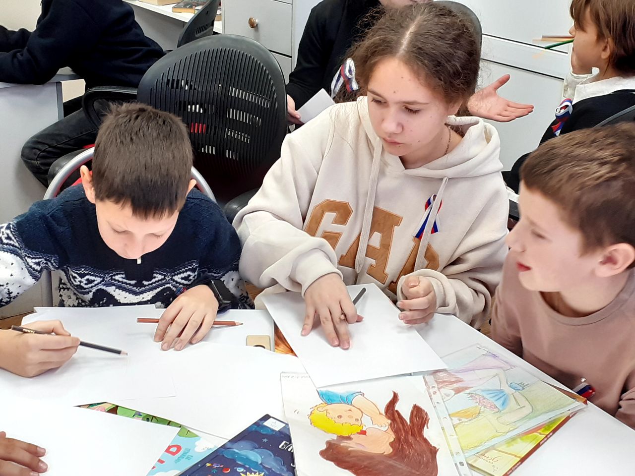 В преддверии самого нежного и светлого праздника - Дня матери в детском отделе модельной библиотеки #БИБЛИОПРОСПЕКТ для учащихся 5-А и 5-Б классов алчевской средней школы № 12 состоялся урок нравственности «Мама... Нет... В преддверии самого нежного и светлого праздника - Дня матери в детском отделе модельной библиотеки #БИБЛИОПРОСПЕКТ для учащихся 5-А и 5-Б классов алчевской средней школы № 12 состоялся урок нравственности «Мама... Нет...