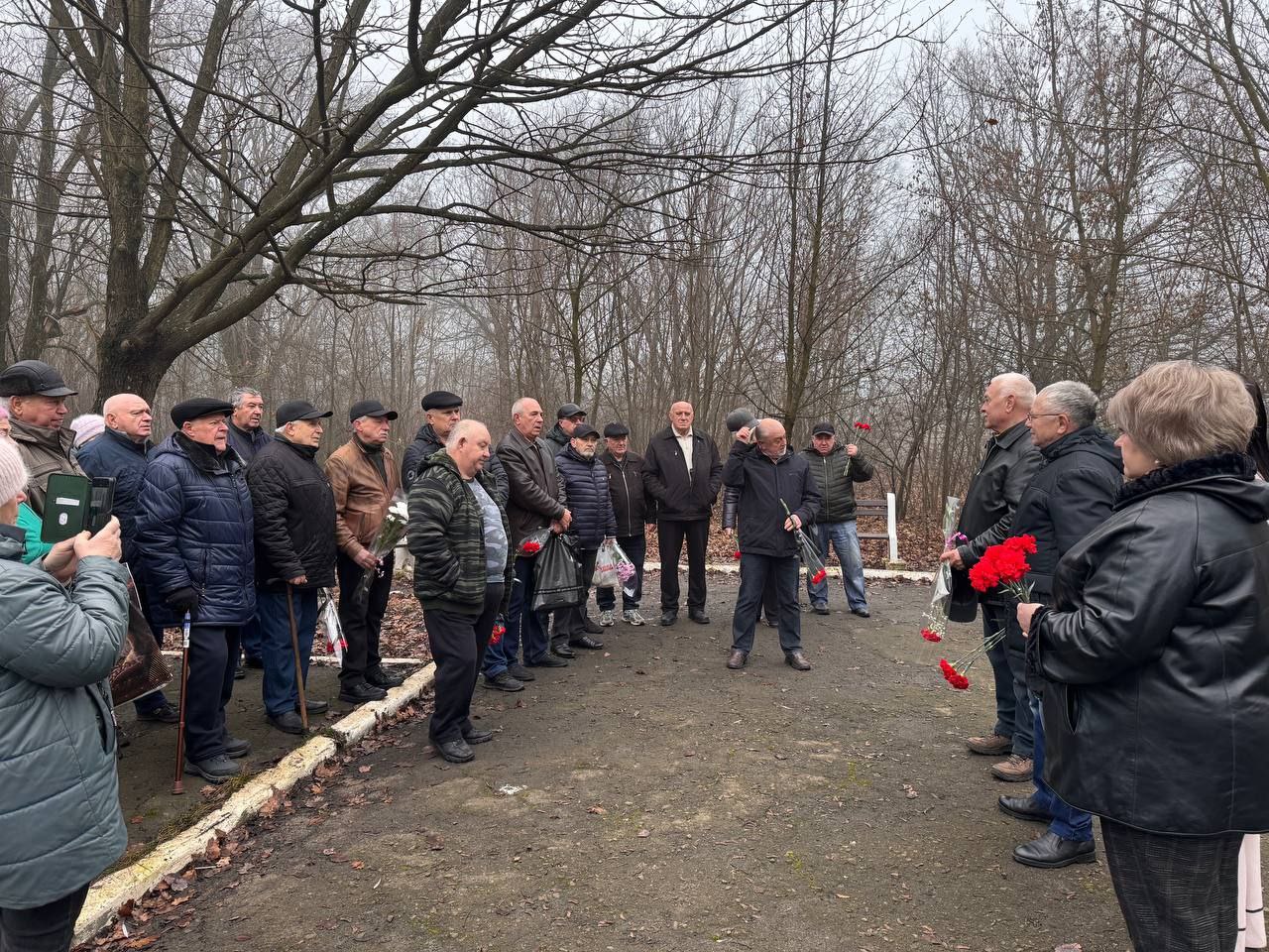 30 ноября состоялась церемония возложения цветов к памятному знаку ликвидаторам аварии на Чернобыльской АЭС 30 ноября состоялась церемония возложения цветов к памятному знаку ликвидаторам аварии на Чернобыльской АЭС