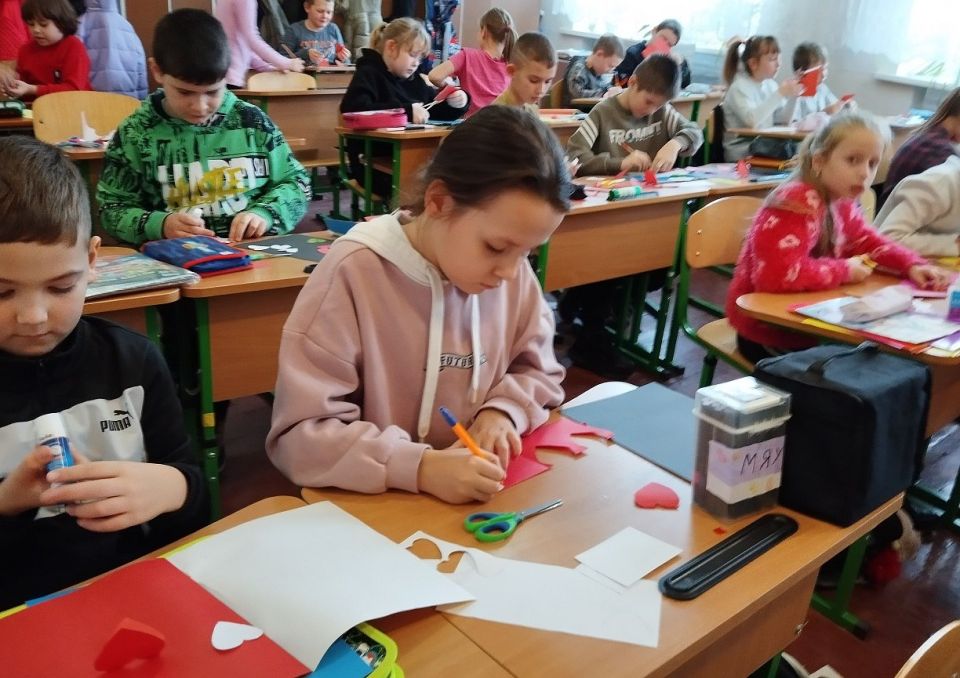 «Мир начинается с мамы…». В преддверии праздника «День матери» в ГБУДО ЛНР «Звезда» в АРТ Мастерской «Кудесники» прошел цикл мастер-классов по декоративно-прикладному творчеству «Подарок для мамы» «Мир начинается с мамы…». В преддверии праздника «День матери» в ГБУДО ЛНР «Звезда» в АРТ Мастерской «Кудесники» прошел цикл мастер-классов по декоративно-прикладному творчеству «Подарок для мамы»