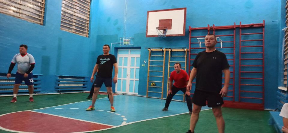 В Каменской школе прошла товарищеская волейбольная встреча, посвящённая Дню матери В Каменской школе прошла товарищеская волейбольная встреча, посвящённая Дню матери