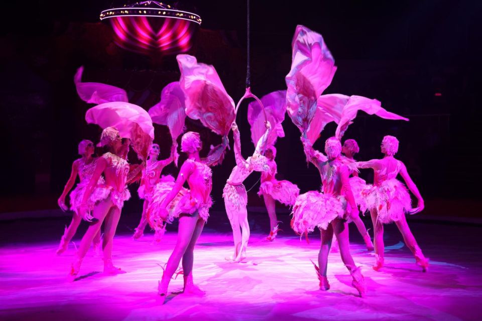 В Луганском государственном цирке состоялось торжественное закрытие цирковой программы «Золотой сезон»