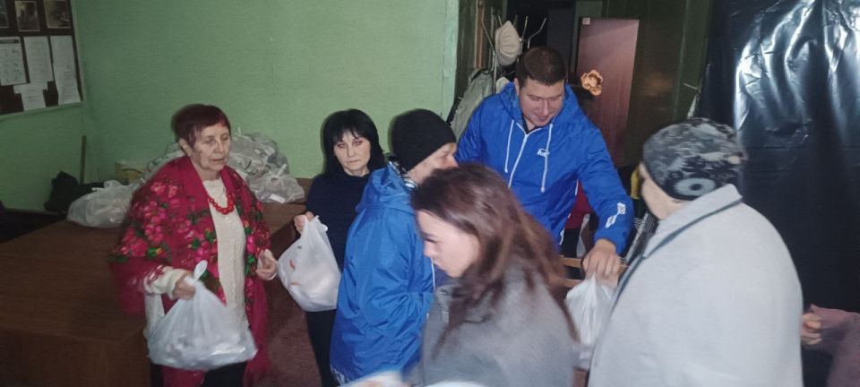 Депутаты Совета городского округа города Рубежное Оксана Удовина и Руслан Штепа посетили праздничный концерт, посвященный Дню матери Депутаты Совета городского округа города Рубежное Оксана Удовина и Руслан Штепа посетили праздничный концерт, посвященный Дню матери
