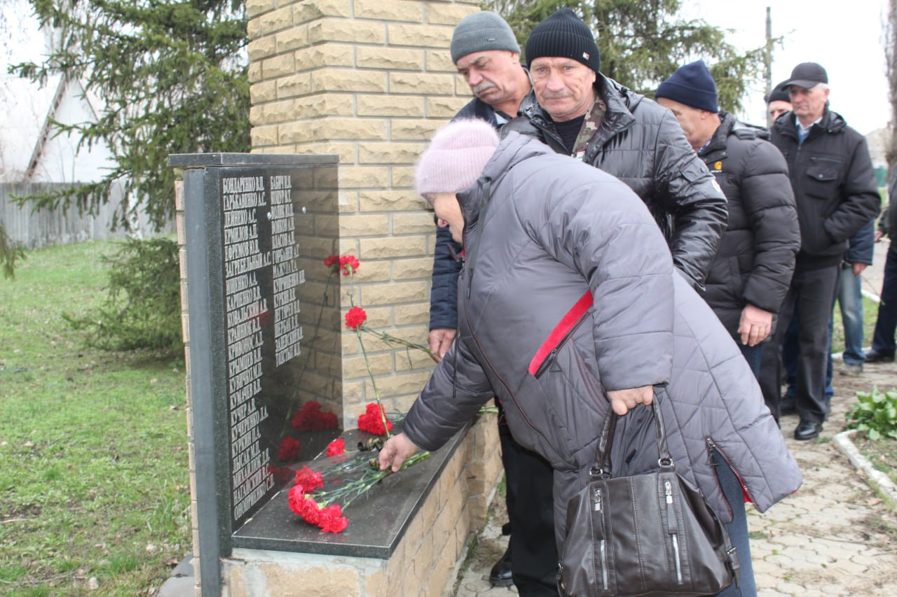Виталий Коваленко: 30 ноября в России чествуют ликвидаторов последствий аварии на Чернобыльской атомной электростанции - людей, которые ценой своей жизни и здоровья смогли одолеть страшную трагедию 20 века, случившуюся 26... Виталий Коваленко: 30 ноября в России чествуют ликвидаторов последствий аварии на Чернобыльской атомной электростанции - людей, которые ценой своей жизни и здоровья смогли одолеть страшную трагедию 20 века, случившуюся 26...