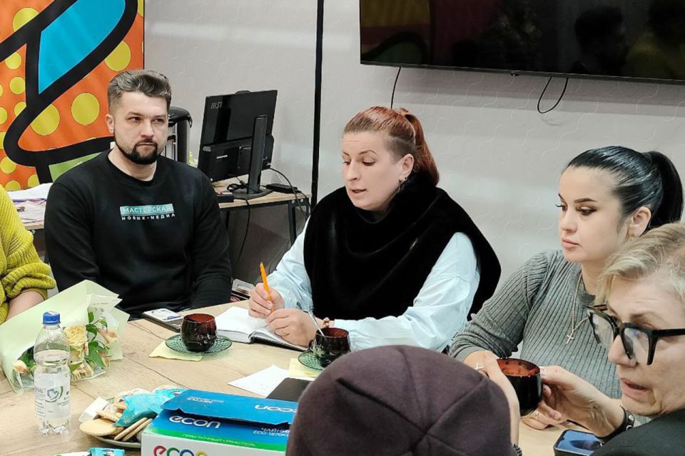 Встреча актива КСВО Луганска с близкими погибших из 12-го БТРО Свердловска Встреча актива КСВО Луганска с близкими погибших из 12-го БТРО Свердловска