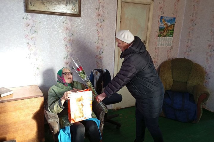 Материнское сердце, которое согреет каждого бойца: Многодетная мама из ЛНР помогает участникам СВО и их семьям Материнское сердце, которое согреет каждого бойца: Многодетная мама из ЛНР помогает участникам СВО и их семьям