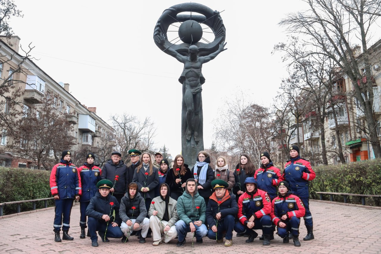 В Луганске почтили память ликвидаторов аварии на ЧАЭС В Луганске почтили память ликвидаторов аварии на ЧАЭС