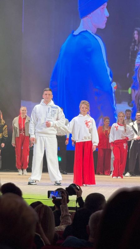 Во дворце культуры имени Ленина состоялся показ авторской коллекции «Русский стиль» Во дворце культуры имени Ленина состоялся показ авторской коллекции «Русский стиль»