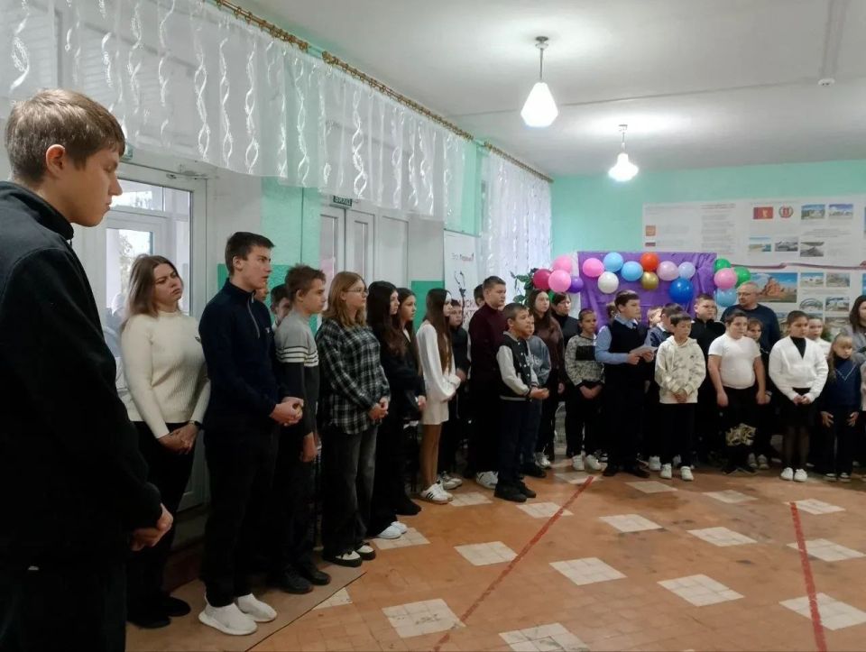 В понедельник, 24.11.2025 состоялась линейка по поводу Всемирного дня памяти жертвам ДТП В понедельник, 24.11.2025 состоялась линейка по поводу Всемирного дня памяти жертвам ДТП