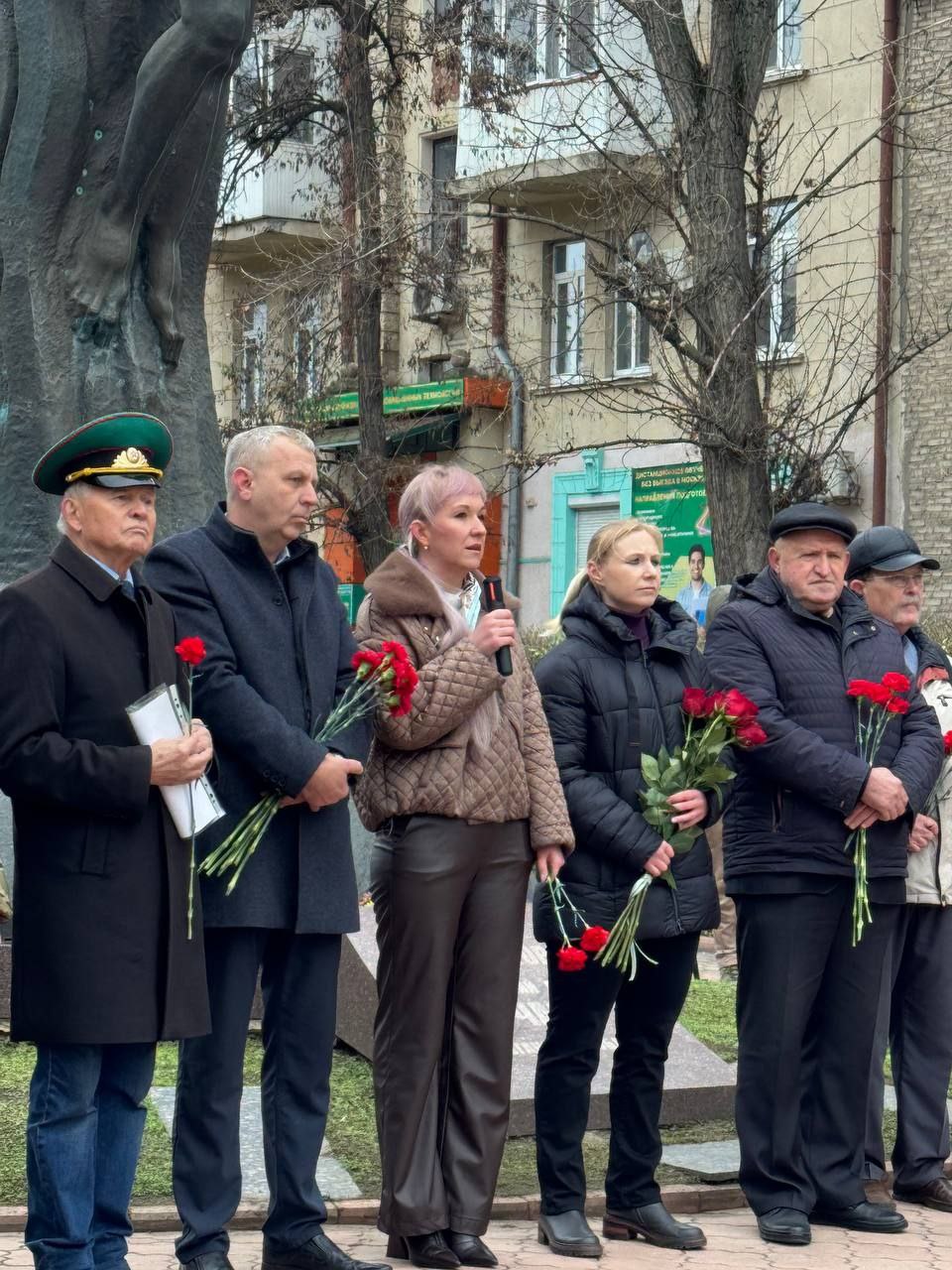 Помним подвиг: добровольцы-спасатели ЛГПУ почтили память ликвидаторов Чернобыля Помним подвиг: добровольцы-спасатели ЛГПУ почтили память ликвидаторов Чернобыля