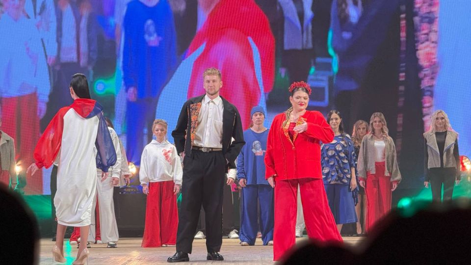 Во дворце культуры имени Ленина состоялся показ авторской коллекции «Русский стиль» Во дворце культуры имени Ленина состоялся показ авторской коллекции «Русский стиль»