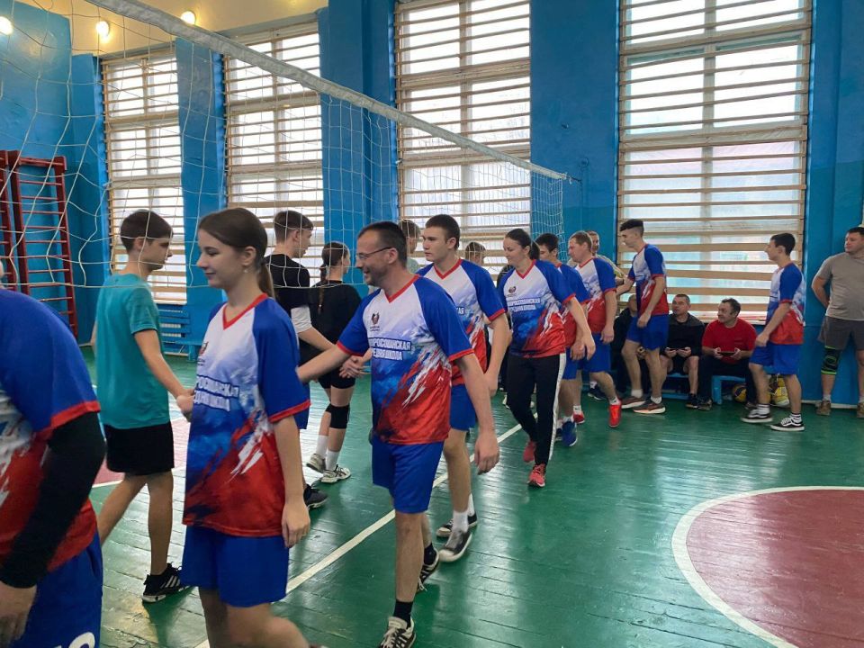 В Каменской школе прошла товарищеская волейбольная встреча, посвящённая Дню матери В Каменской школе прошла товарищеская волейбольная встреча, посвящённая Дню матери