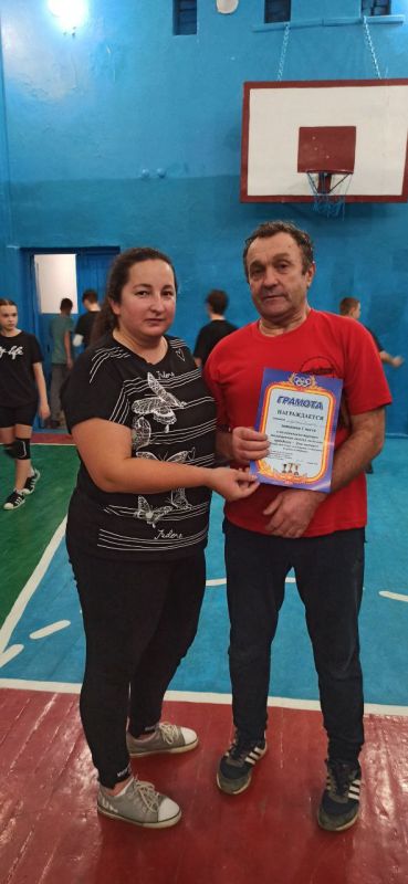 В Каменской школе прошла товарищеская волейбольная встреча, посвящённая Дню матери В Каменской школе прошла товарищеская волейбольная встреча, посвящённая Дню матери