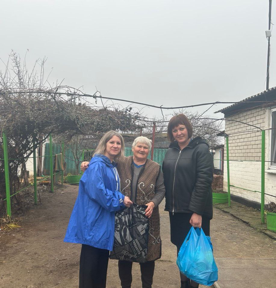 Юлия Кожухарь: Активисты первичного отделения пгт Белолуцк Новопсковского МО Партии "ЕДИНАЯ РОССИЯ" поздравили наших дорогих многодетных мам – тех, кто подарил жизнь и воспитал пятерых и более детей Юлия Кожухарь: Активисты первичного отделения пгт Белолуцк Новопсковского МО Партии "ЕДИНАЯ РОССИЯ" поздравили наших дорогих многодетных мам – тех, кто подарил жизнь и воспитал пятерых и более детей