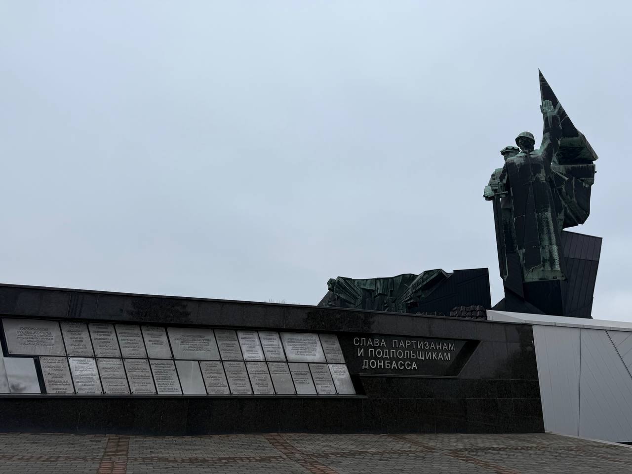 Память формируется делами: сегодня мы вспомнили тех, кто повлиял на судьбу Донбасса