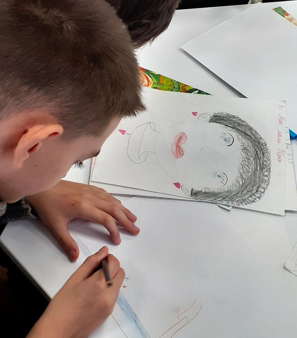 В преддверии самого нежного и светлого праздника - Дня матери в детском отделе модельной библиотеки #БИБЛИОПРОСПЕКТ для учащихся 5-А и 5-Б классов алчевской средней школы № 12 состоялся урок нравственности «Мама... Нет... В преддверии самого нежного и светлого праздника - Дня матери в детском отделе модельной библиотеки #БИБЛИОПРОСПЕКТ для учащихся 5-А и 5-Б классов алчевской средней школы № 12 состоялся урок нравственности «Мама... Нет...