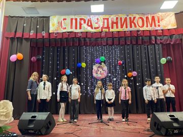 В пгт Калиново поздравили мамочек с Днем Матери