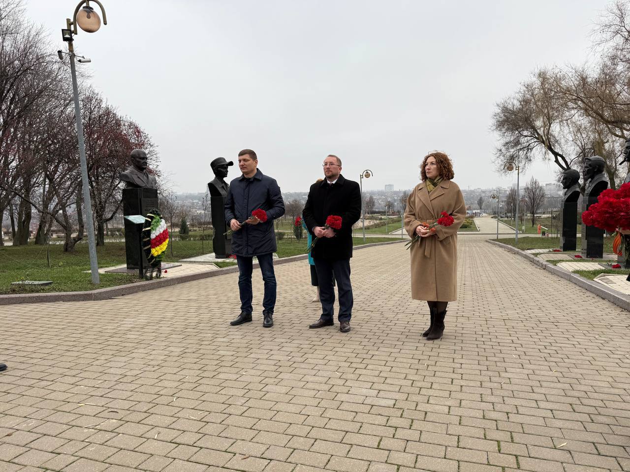 Память формируется делами: сегодня мы вспомнили тех, кто повлиял на судьбу Донбасса Память формируется делами: сегодня мы вспомнили тех, кто повлиял на судьбу Донбасса