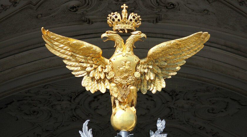 Всадник, орел, молот: как менялся российский герб