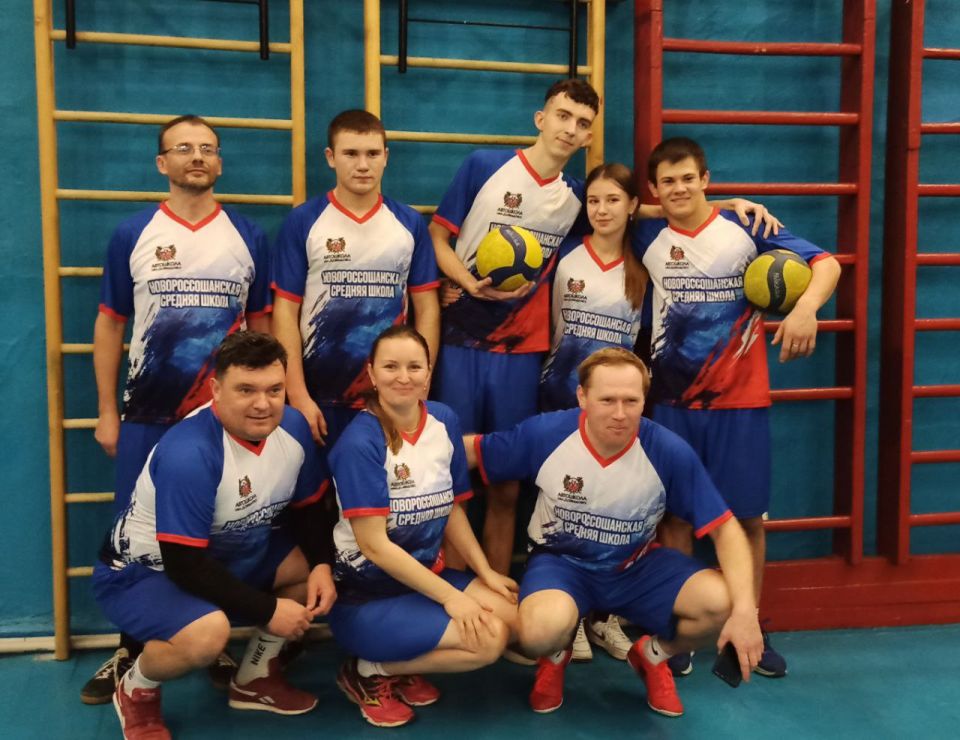 В Каменской школе прошла товарищеская волейбольная встреча, посвящённая Дню матери В Каменской школе прошла товарищеская волейбольная встреча, посвящённая Дню матери