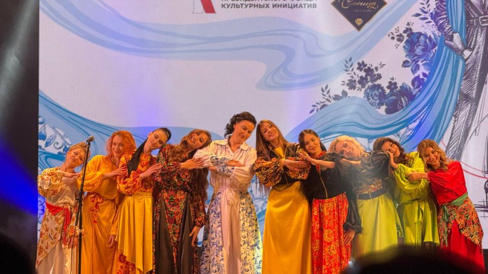 Во дворце культуры имени Ленина состоялся показ авторской коллекции «Русский стиль» Во дворце культуры имени Ленина состоялся показ авторской коллекции «Русский стиль»