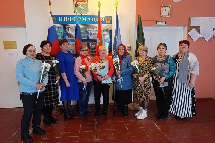 Материнское сердце, которое согреет каждого бойца: Многодетная мама из ЛНР помогает участникам СВО и их семьям Материнское сердце, которое согреет каждого бойца: Многодетная мама из ЛНР помогает участникам СВО и их семьям