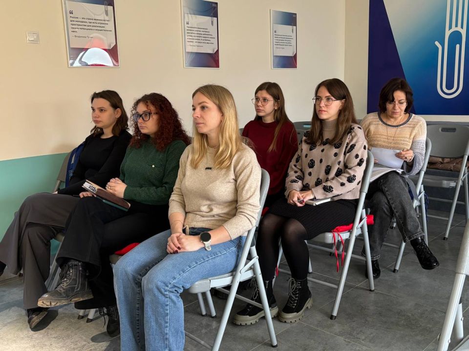 В Новоайдаре прошло очередное заседание молодежного Совета В Новоайдаре прошло очередное заседание молодежного Совета