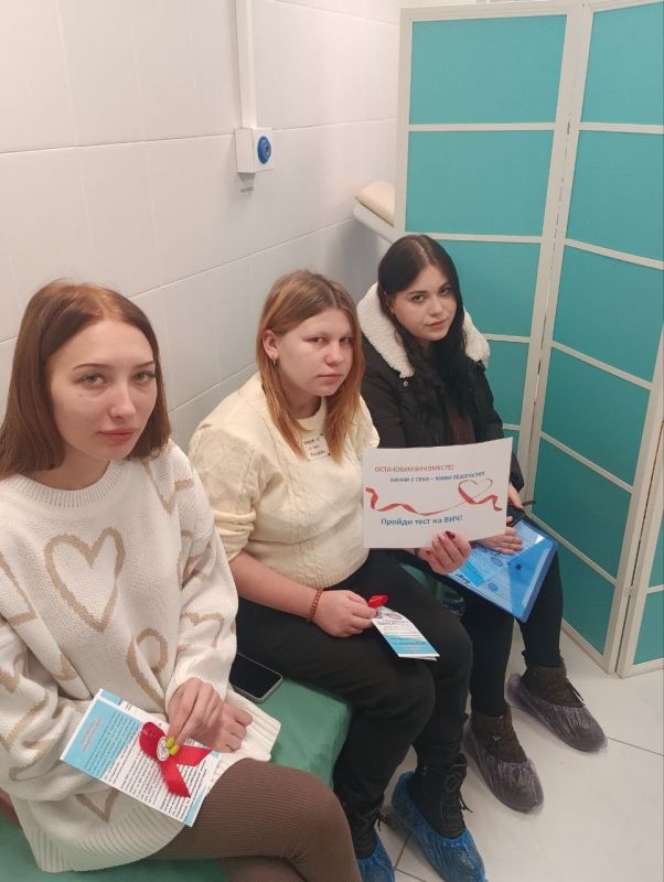 Сегодня в стенах ГБУЗ «Новопсковская ЦРМБ» ЛНР состоялась важная акция «Красная ленточка», посвящённая Всемирному дню борьбы со СПИДом Сегодня в стенах ГБУЗ «Новопсковская ЦРМБ» ЛНР состоялась важная акция «Красная ленточка», посвящённая Всемирному дню борьбы со СПИДом