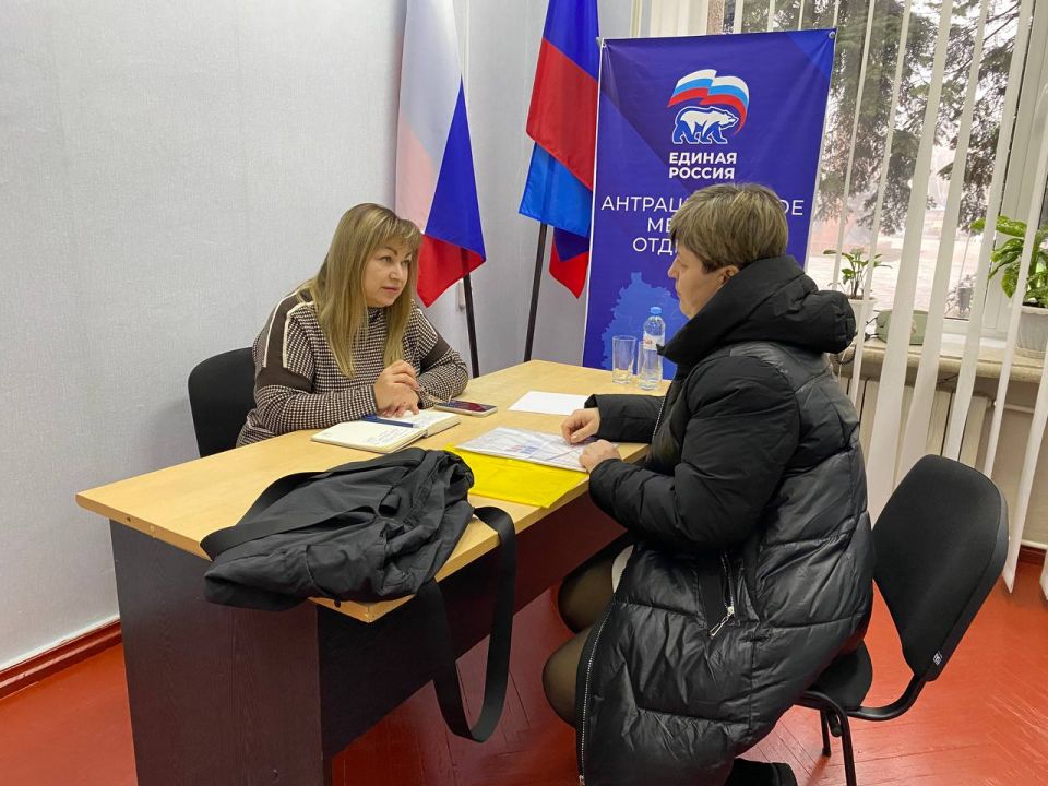 В Антрацитовском муниципальном округе стартовала Декада приемов граждан, приуроченная ко Дню рождения партии «Единая Россия» В Антрацитовском муниципальном округе стартовала Декада приемов граждан, приуроченная ко Дню рождения партии «Единая Россия»
