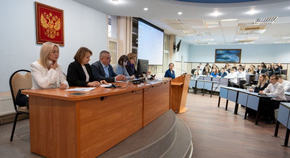 Судья судебной коллегии по уголовным делам Верховного Суда ЛНР провел встречу со студентами РГУП им. В.М. Лебедева Судья судебной коллегии по уголовным делам Верховного Суда ЛНР провел встречу со студентами РГУП им. В.М. Лебедева