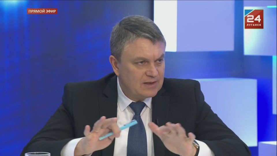 Глава ЛНР сообщил, что сейчас прорабатываются технические возможности для запуска закрытой локальной сети мобильной связи в прифронтовых городах ЛНР, что позволит их жителям без проблем связываться с экстренными службами