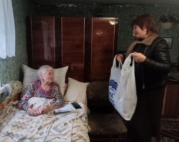 Активисты «Единой России» поздравили с 95-летним юбилеем жительницу села Орехово Активисты «Единой России» поздравили с 95-летним юбилеем жительницу села Орехово