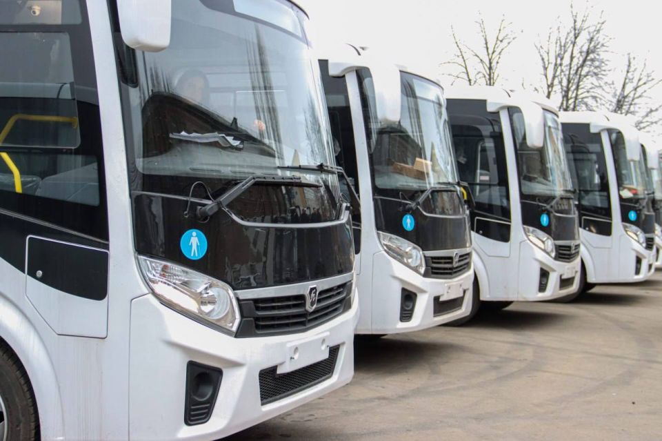 ЛНР в рамках программы социально-экономического развития получила еще одну партию новых автобусов среднего и малого классов, в том числе впервые — микроавтобусы для перевозки пассажиров с ограниченными возможностями ЛНР в рамках программы социально-экономического развития получила еще одну партию новых автобусов среднего и малого классов, в том числе впервые — микроавтобусы для перевозки пассажиров с ограниченными возможностями