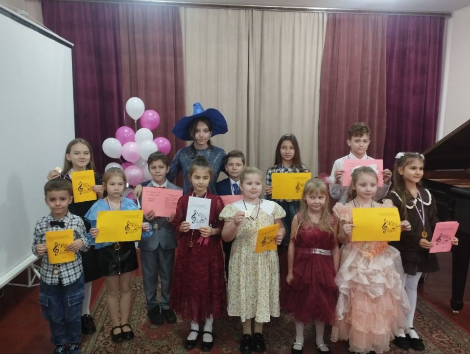 Праздник "Посвящение в музыканты" в Детской школе искусств № 2 г. Ровеньки Праздник "Посвящение в музыканты" в Детской школе искусств № 2 г. Ровеньки