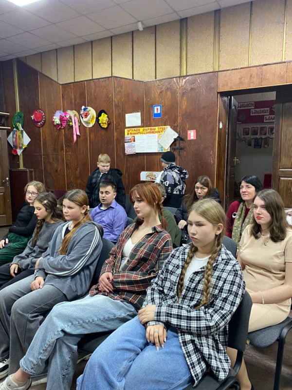 Александровске прошел информационный час для молодёжи ко Дню борьбы со СПИДом Александровске прошел информационный час для молодёжи ко Дню борьбы со СПИДом