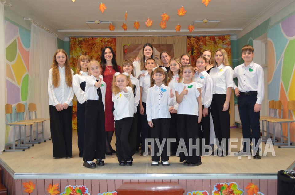 В центре внешкольной работы «Синяя птица» города Кировска состоялся праздничный концерт ко Дню матери В центре внешкольной работы «Синяя птица» города Кировска состоялся праздничный концерт ко Дню матери