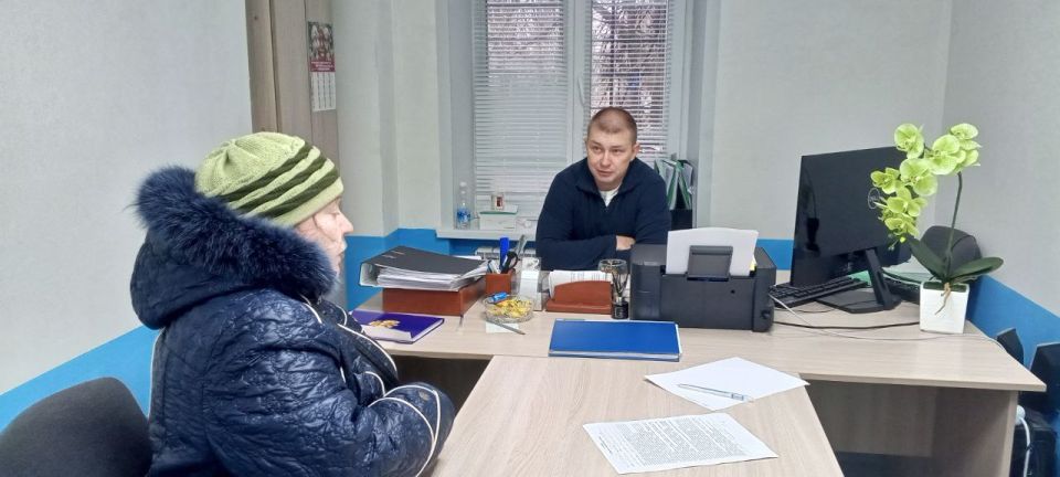 Секретарь Рубежанского местного отделения партии «Единая Россия» Евгений Шаталин провёл приём граждан в рамках декады, посвящённой 24-летию партии Секретарь Рубежанского местного отделения партии «Единая Россия» Евгений Шаталин провёл приём граждан в рамках декады, посвящённой 24-летию партии