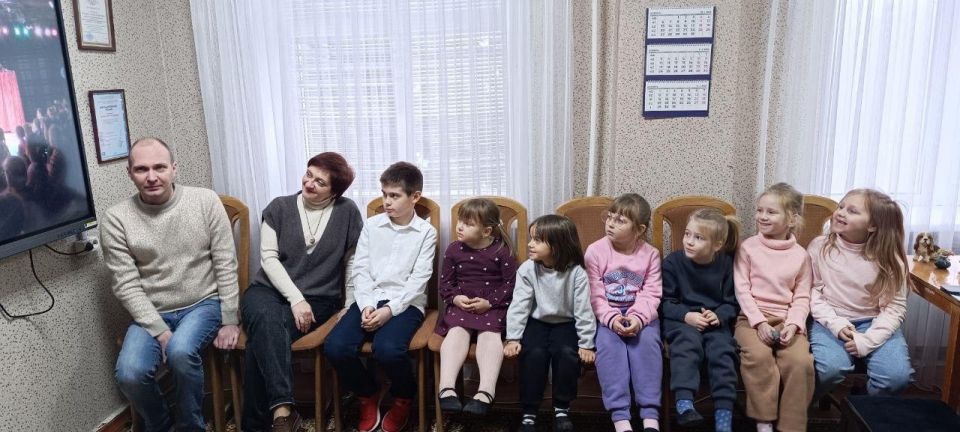 1 декабря в детской школе искусств города Первомайска детям показали спектакль «Большие секреты для маленьких театралов» от Калужского драматического театра 1 декабря в детской школе искусств города Первомайска детям показали спектакль «Большие секреты для маленьких театралов» от Калужского драматического театра