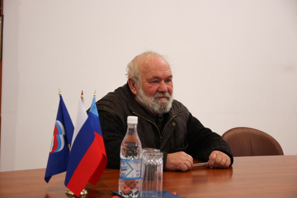 В 24-й день рождения «Единой России» Денис Мирошниченко провел приём граждан В 24-й день рождения «Единой России» Денис Мирошниченко провел приём граждан