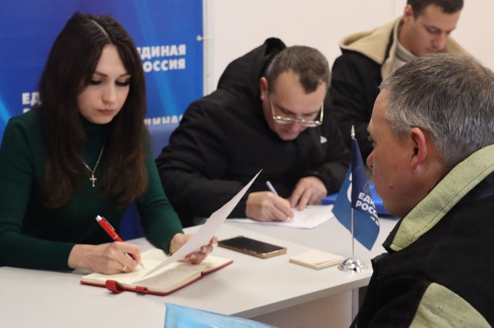 В Северодонецке «ЕДИНАЯ РОССИЯ» дала старт Декаде приемов граждан В Северодонецке «ЕДИНАЯ РОССИЯ» дала старт Декаде приемов граждан