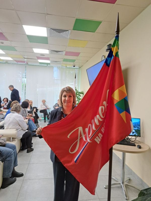 Директор Ясеновской гимназии Горенко Анна Саввична стала участником второй стратегической сессии президентского проекта «Клуб директоров» Директор Ясеновской гимназии Горенко Анна Саввична стала участником второй стратегической сессии президентского проекта «Клуб директоров»