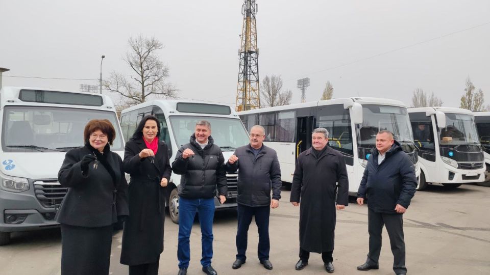 Альберт Апшев: Вторая партия новых автобусов прибыла в Луганскую Народную Республику в рамках Программы социально-экономического развития Альберт Апшев: Вторая партия новых автобусов прибыла в Луганскую Народную Республику в рамках Программы социально-экономического развития