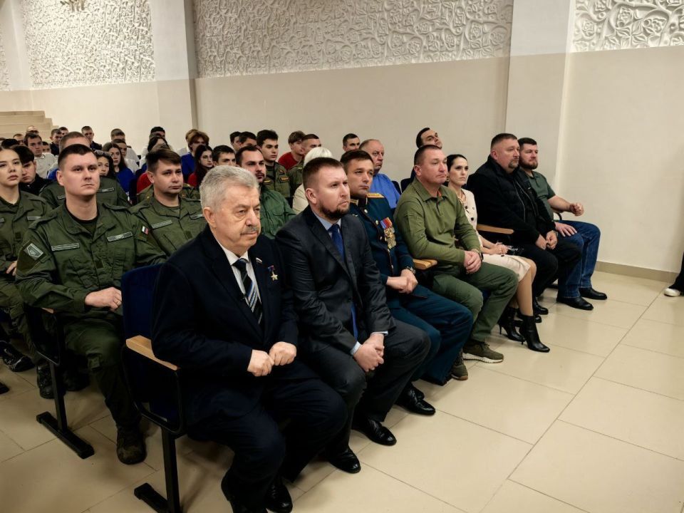 Виктор Водолацкий: Сегодня принял участие в торжественной церемонии присвоения филиалу Центра «ВОИН» в ЛНР имени Героя Российской Федерации Владимира Николаевича Никишина Виктор Водолацкий: Сегодня принял участие в торжественной церемонии присвоения филиалу Центра «ВОИН» в ЛНР имени Героя Российской Федерации Владимира Николаевича Никишина